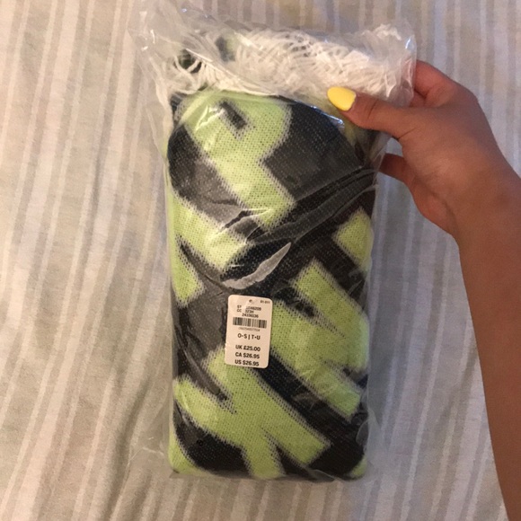 PINK scarf - Picture 3 of 4